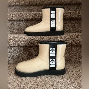 UGG RAIN BOOTS - SIZE 7 US